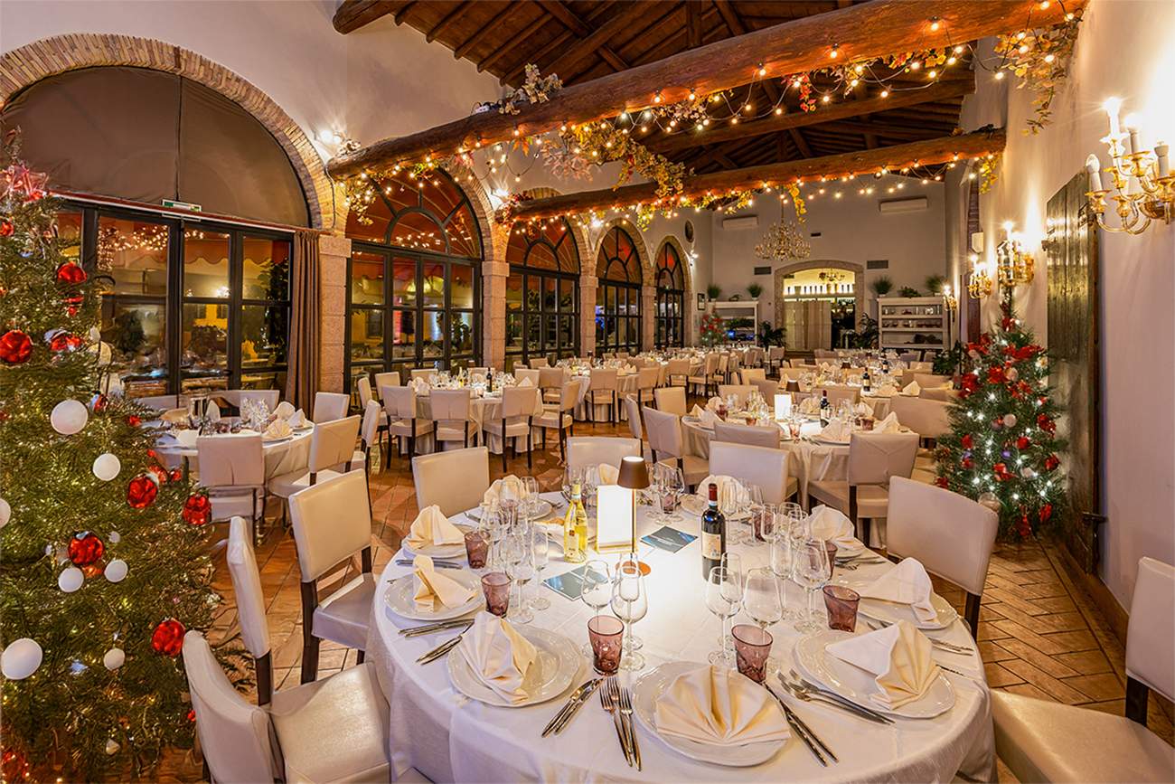 Sala feste tavoli tondi natale