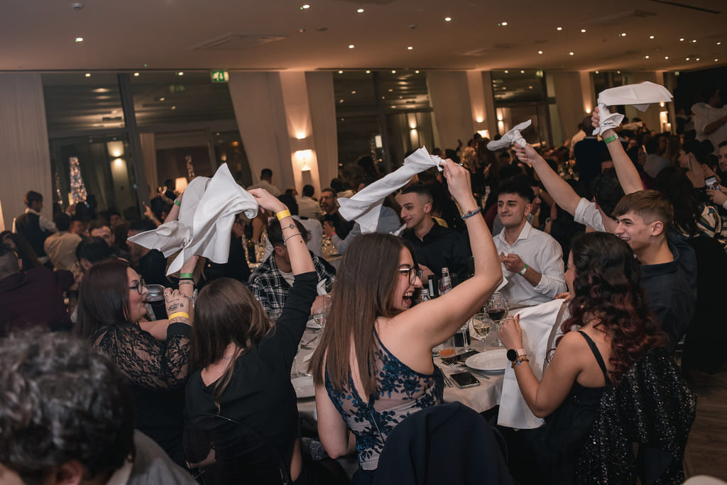 capodanno bologna in hotel cenone animato show 1