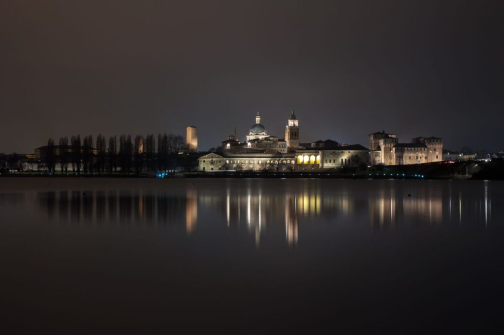 mantova di notte