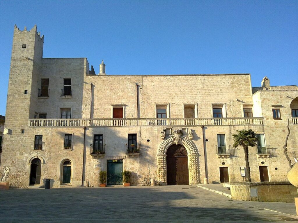 palazzo_risolo_specchia