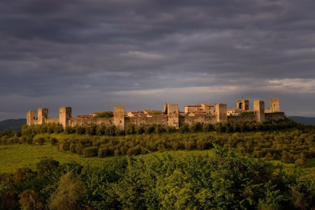 italia toscana veduta di monteriggioni