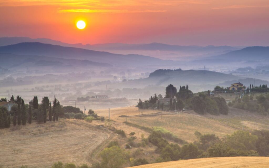 La campagna della Maremma pisana al tramonto