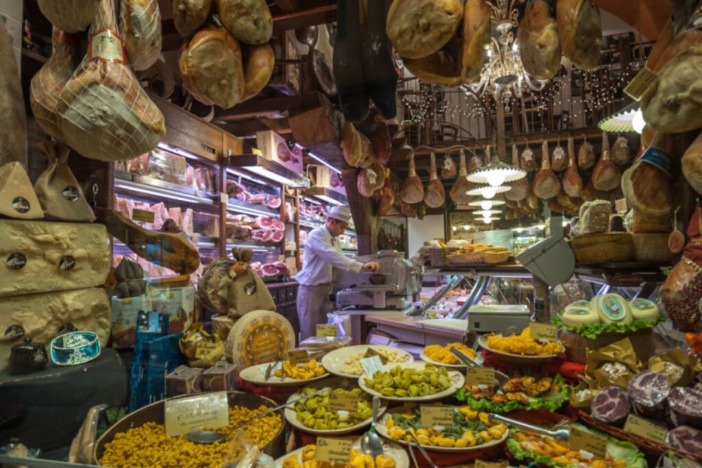 Una salumeria Bolognese