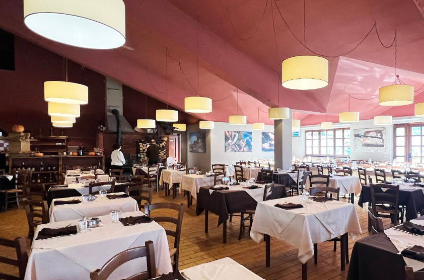 Sala del ristorante per il cenone del pacchetto Capodanno al Forte di Bard